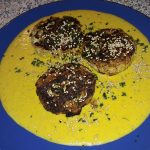 Puten-Zucchini-Taler mit Kokosnuss-Safran-Soße