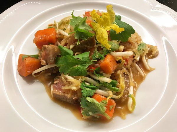 Asiatischer Glasnudelsalat mit Rinderfiltspitzen